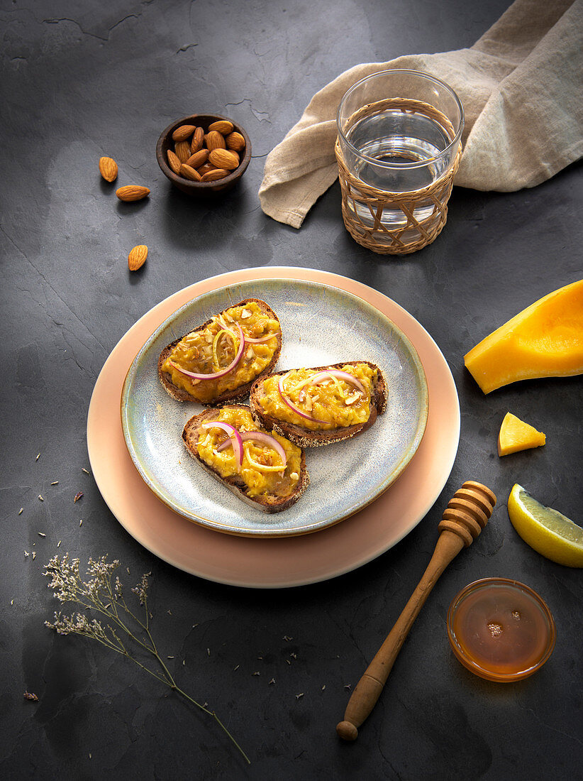 Tartines with butternut squash, honey and almonds