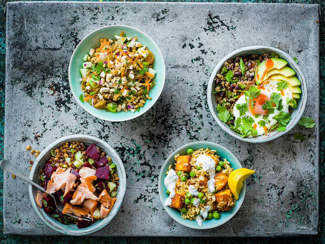 Fruchtiges Freekeh, Quinoa-Bowl, Lachs-Getreidebowl und Erbsenreis mit Paneer