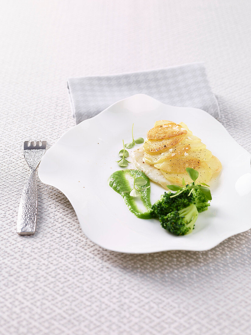 Steinbutt mit Kartoffelkruste und Broccolicreme