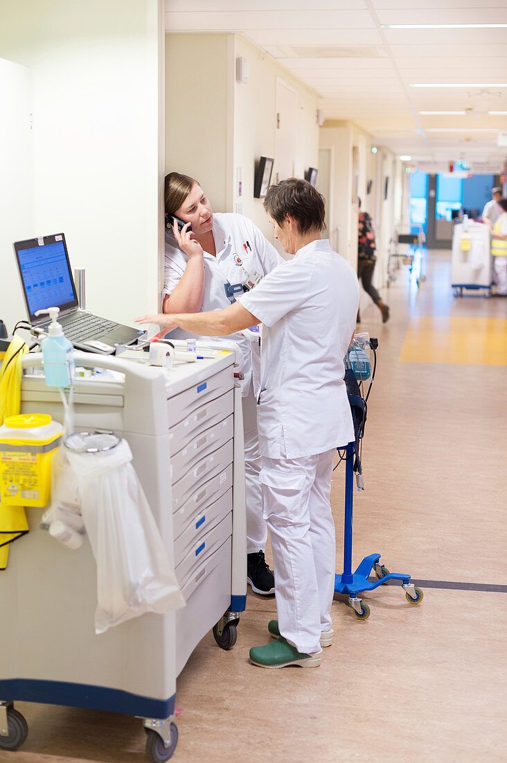 Nurses dispensing drugs on hospital ward