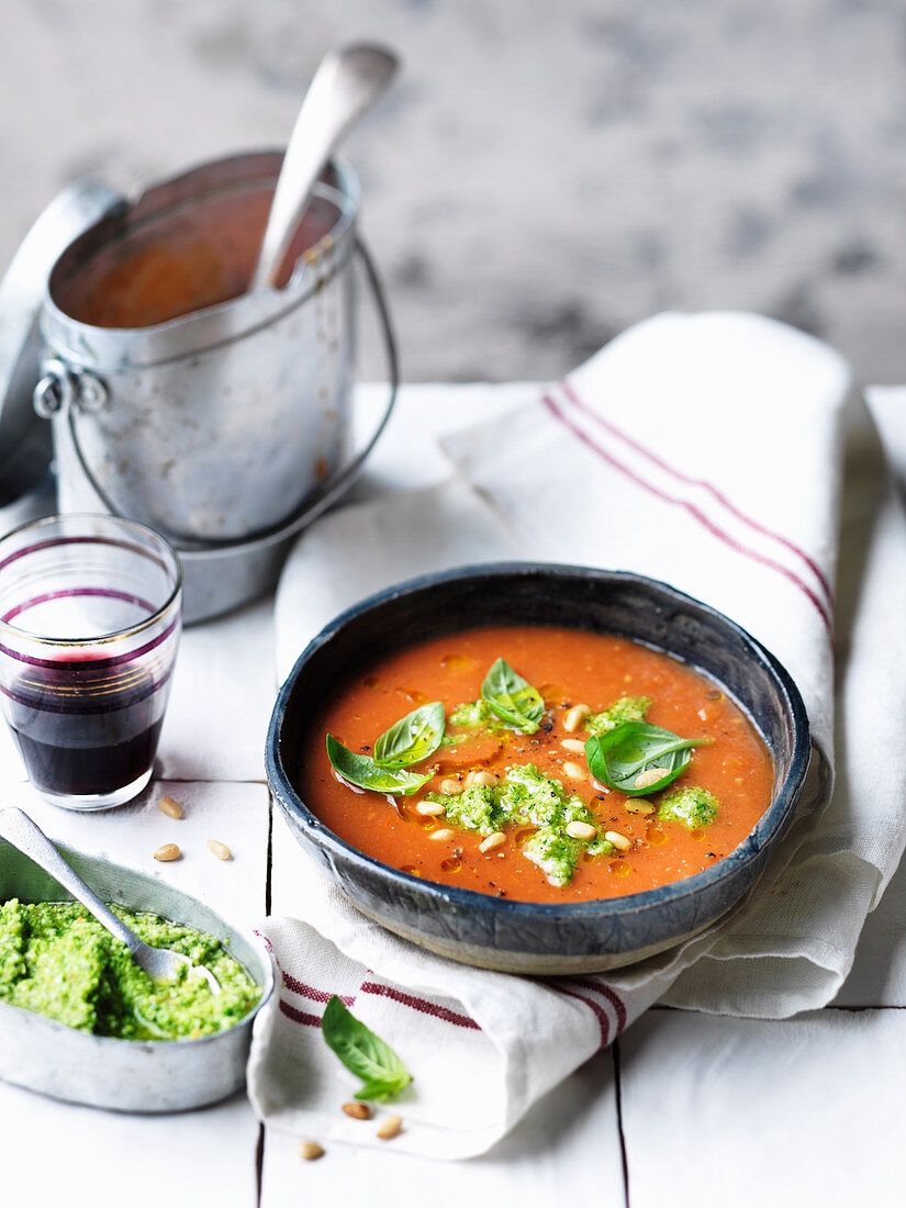 Gebratene Tomatensuppe mit Brokkolipesto