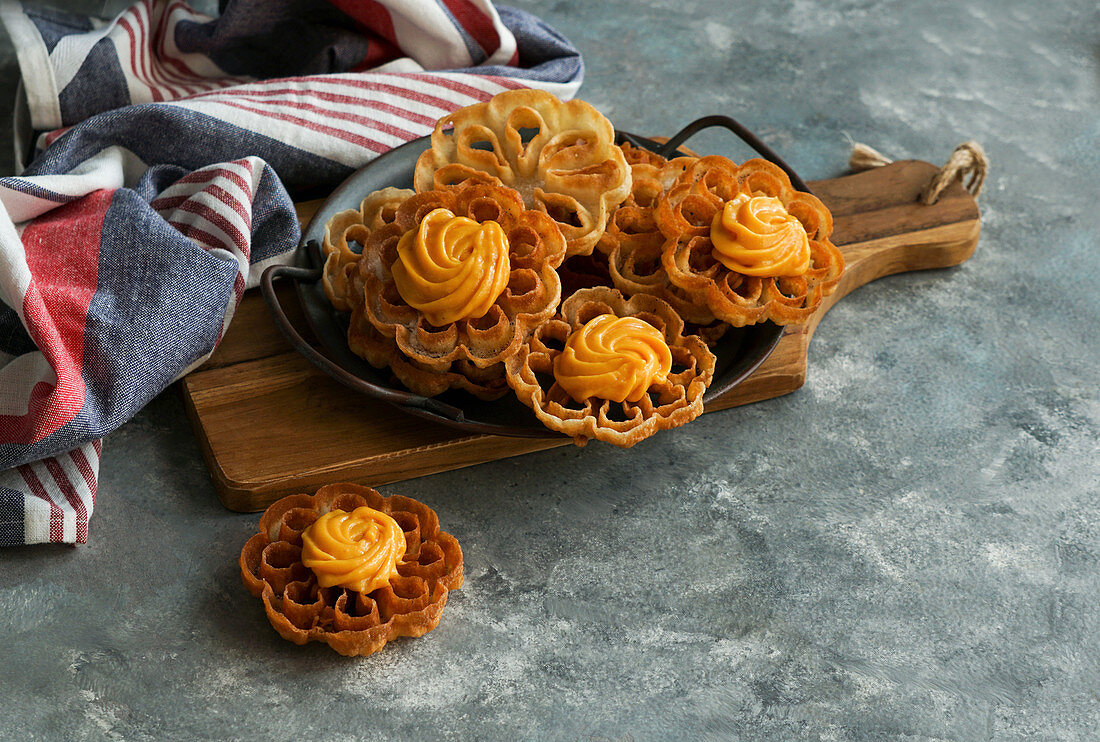 Solteritas (Flores de carnaval con crema) - kolumbianische Kekse zu Weihnachten und Ostern