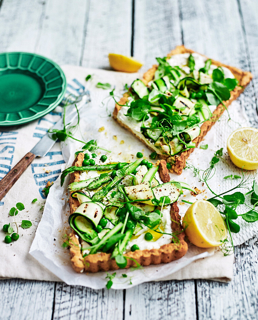 Gemüsetarte mit grünem Frühlingsgemüse