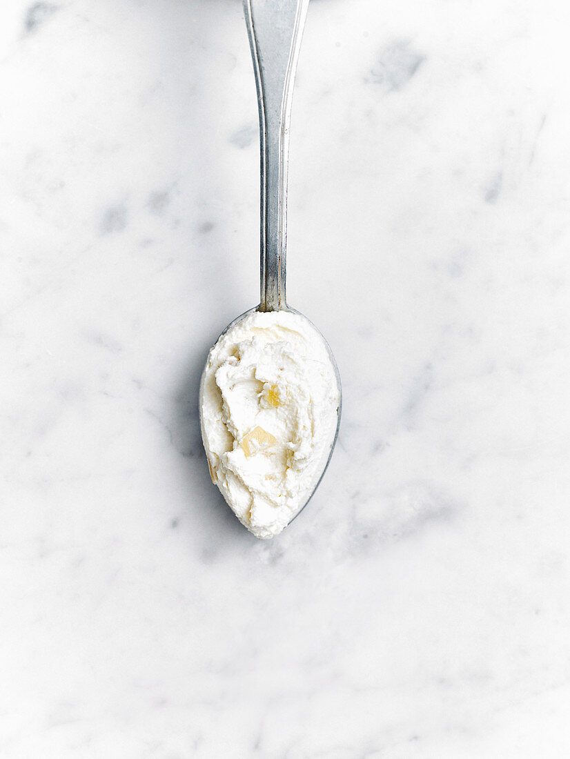 Ricotta and ginger frosting