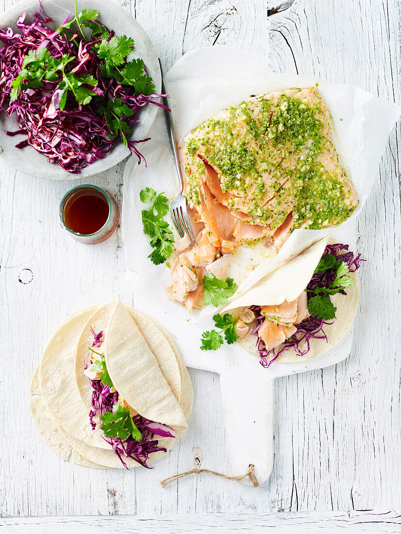 Tortillas mit Pulled Lachs und Rotkohlsalat (Mexiko)