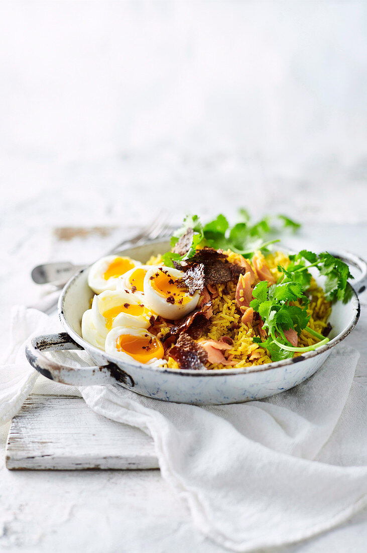 Kedgeree mit Räucherforelle und Koriandergrün