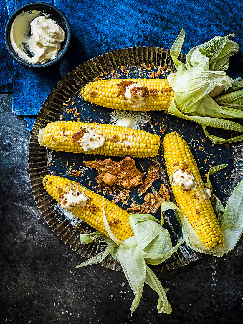 Corn cobs with chicken fat