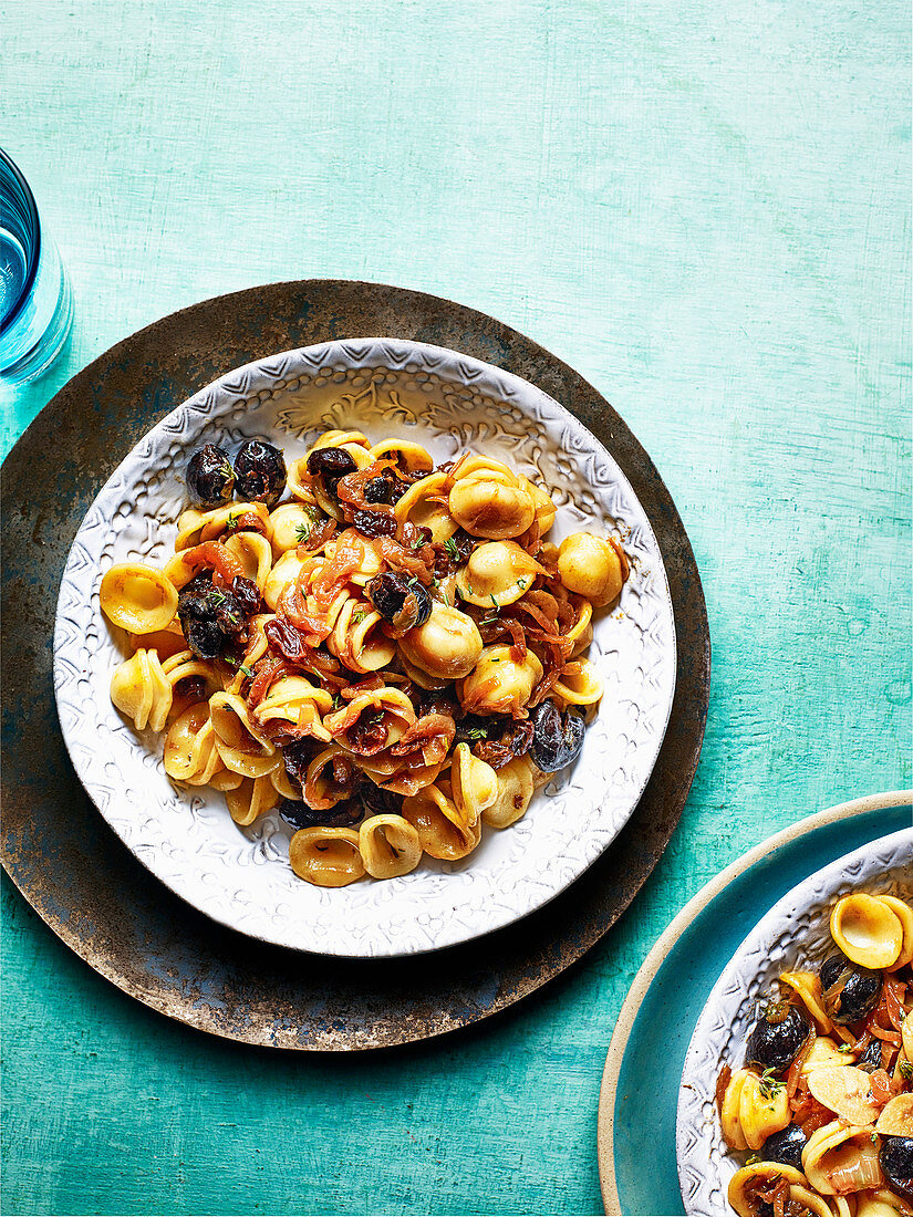 Orecchiette with onions and anchovies