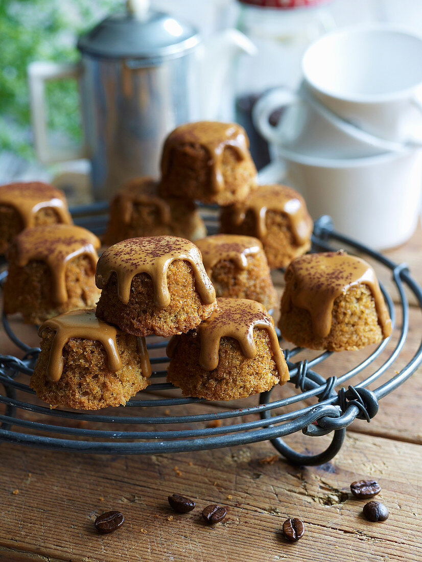 Kleine Upside Down Kaffeekuchen