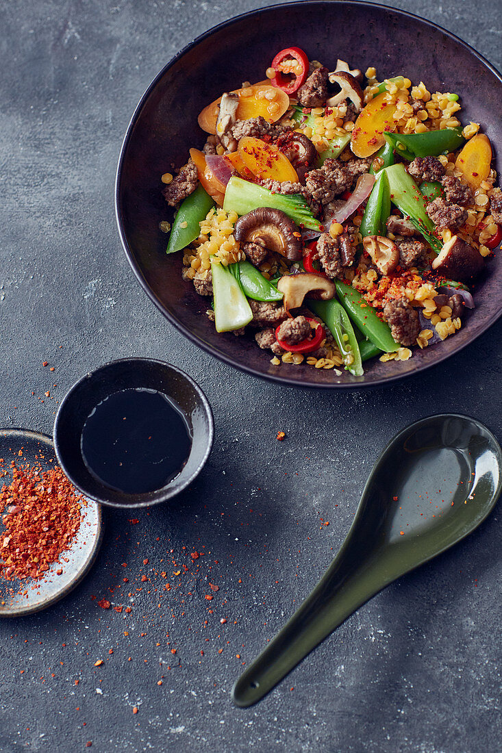 Oriental lentil and vegetables stir fry