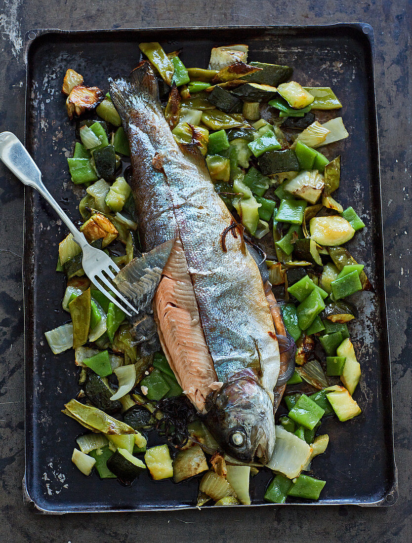 Oven-roasted trout with fennel, beans and pointed pepper