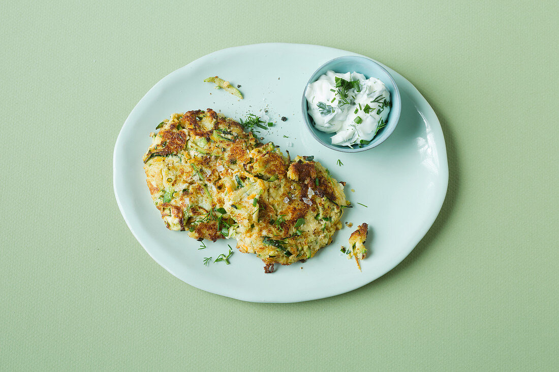 Courgette fritters with herb quark (keto cuisine)