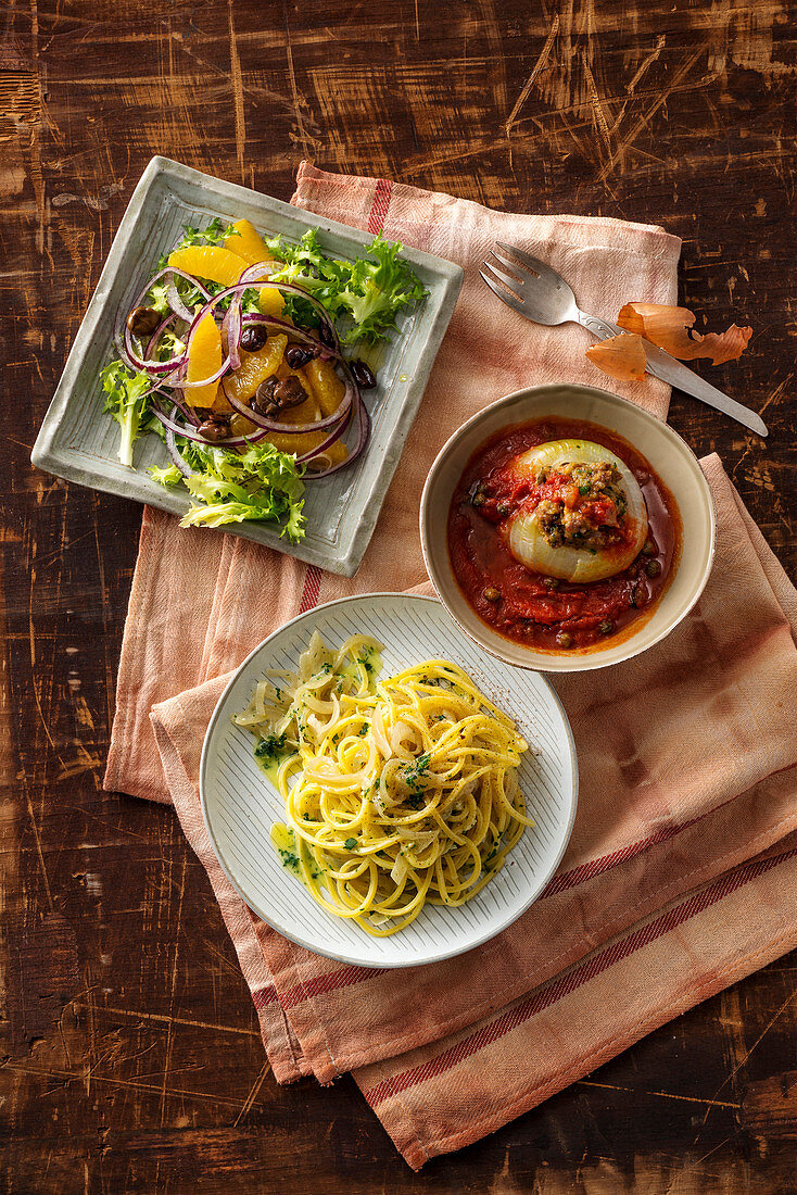 Drei Zwiebelgerichte: Orangen-Zwiebel-Salat, Gefüllte Zwiebel & Tagliolini mit Zwiebel und Zitrone