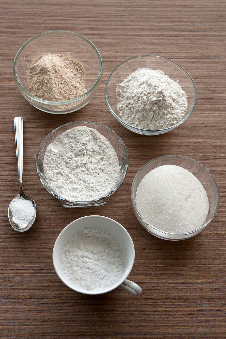 Grundzutaten für einen Gluten-, Laktose- und Eifreien Teig