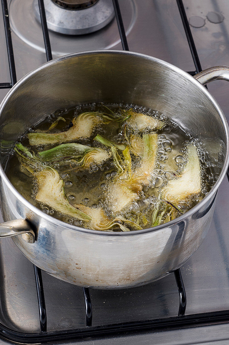 Artischocken frittieren