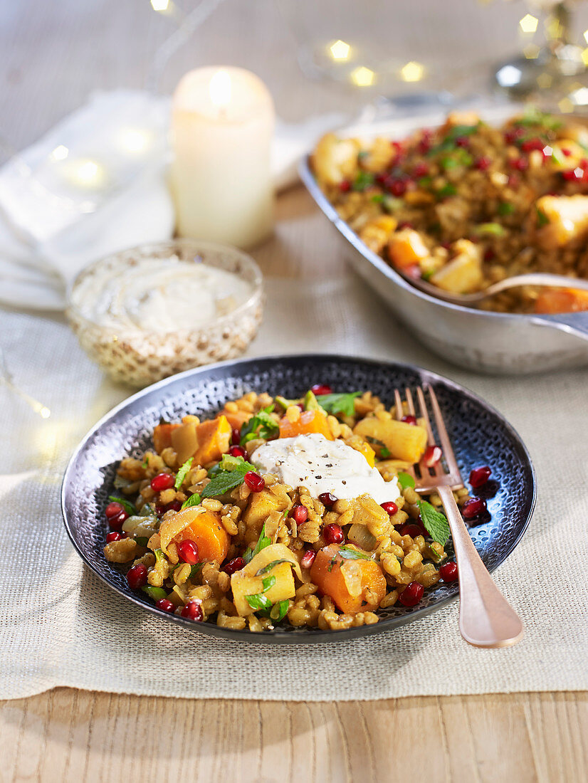 Tajine mit Perlgraupen, Pastinaken und eingelegten Zitronen zu Weihnachten