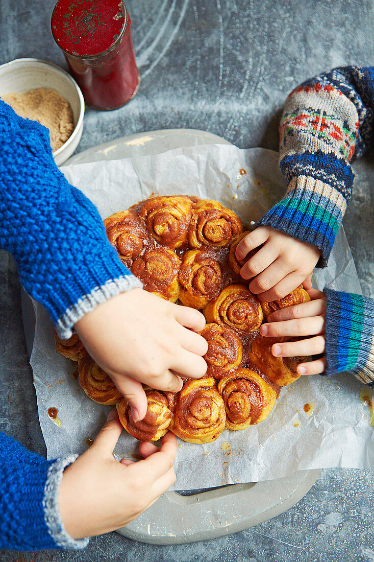 Really easy cinnamon rolls