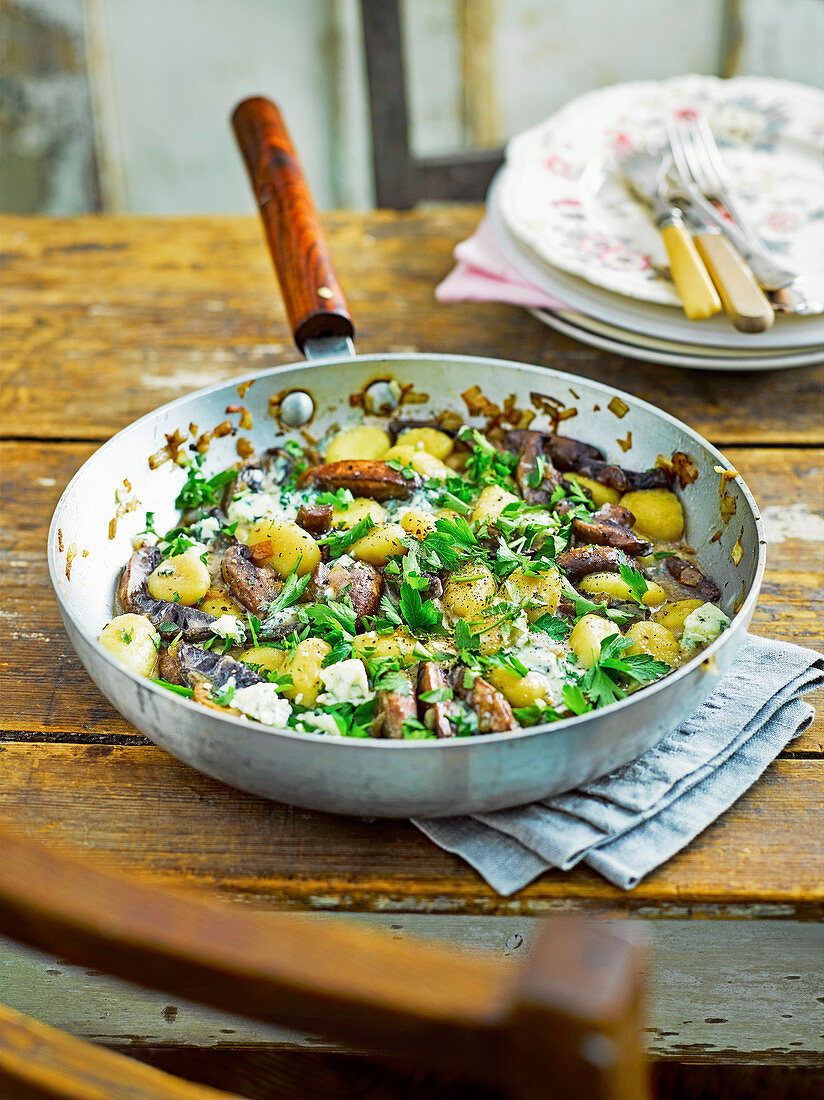 Gnocchi with mushrooms and blue cheese