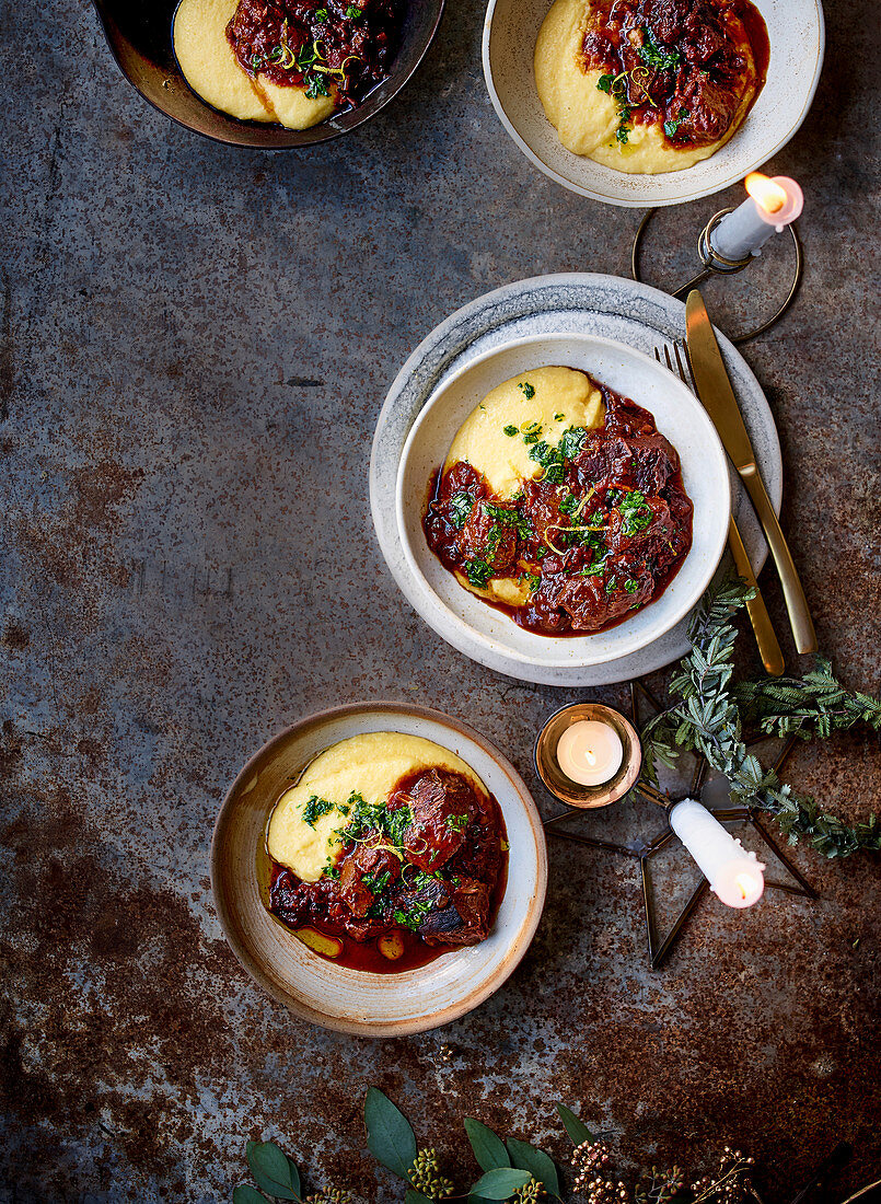 Hirscheintopf mit Gin und Käse-Polenta (weihnachtlich)