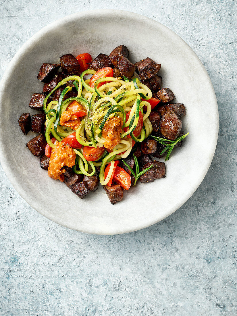 Courgette noodles with red pesto and fried venison liver