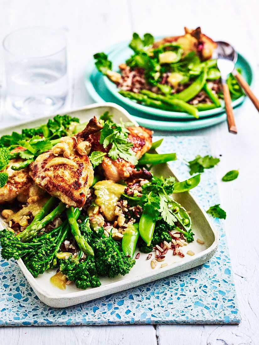 Hähnchen mit Broccolini und Spargel