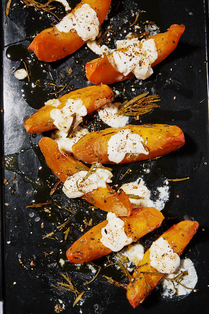 Baked pumpkin wedges with goat's cream cheese and honey