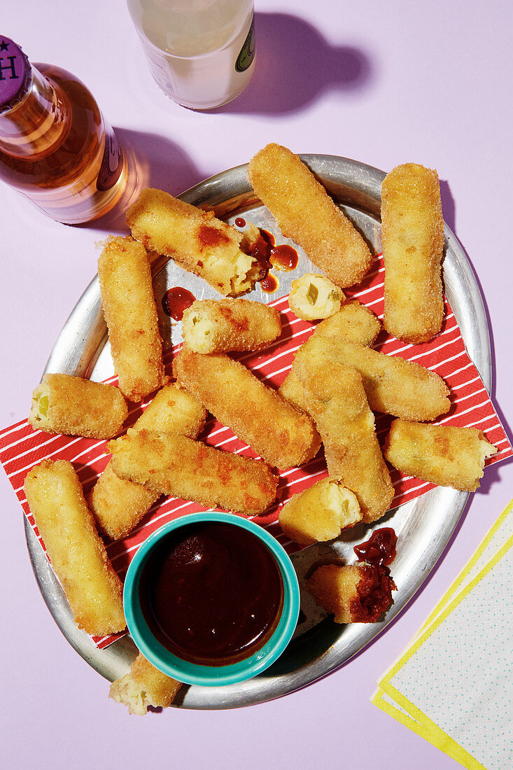 Chili-Cheese-Kroketten mit Barbecue-Dip