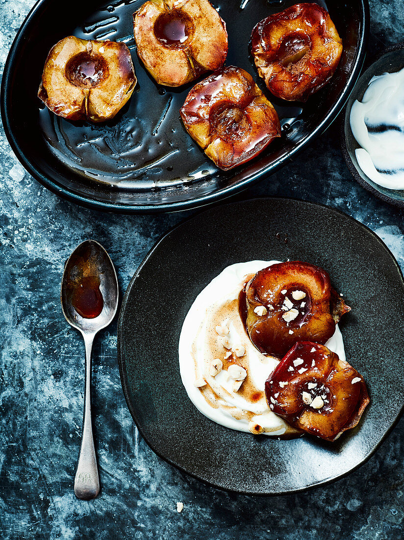 Honey-baked apples with hazelnuts and yogurts