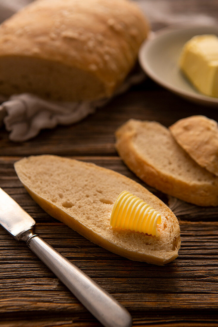 No Knead Bread mit Butter