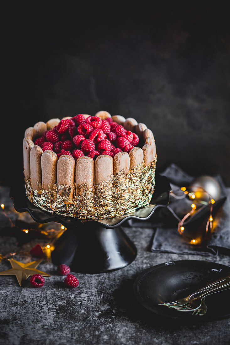 Himbeermoussetorte mit Limoncello und Löffelbiskuit zu Weihnachten