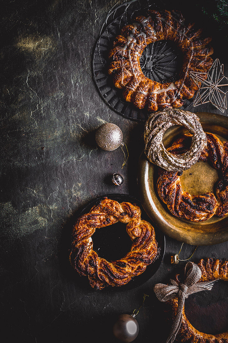 White chocolate and candied ginger pastry wreaths