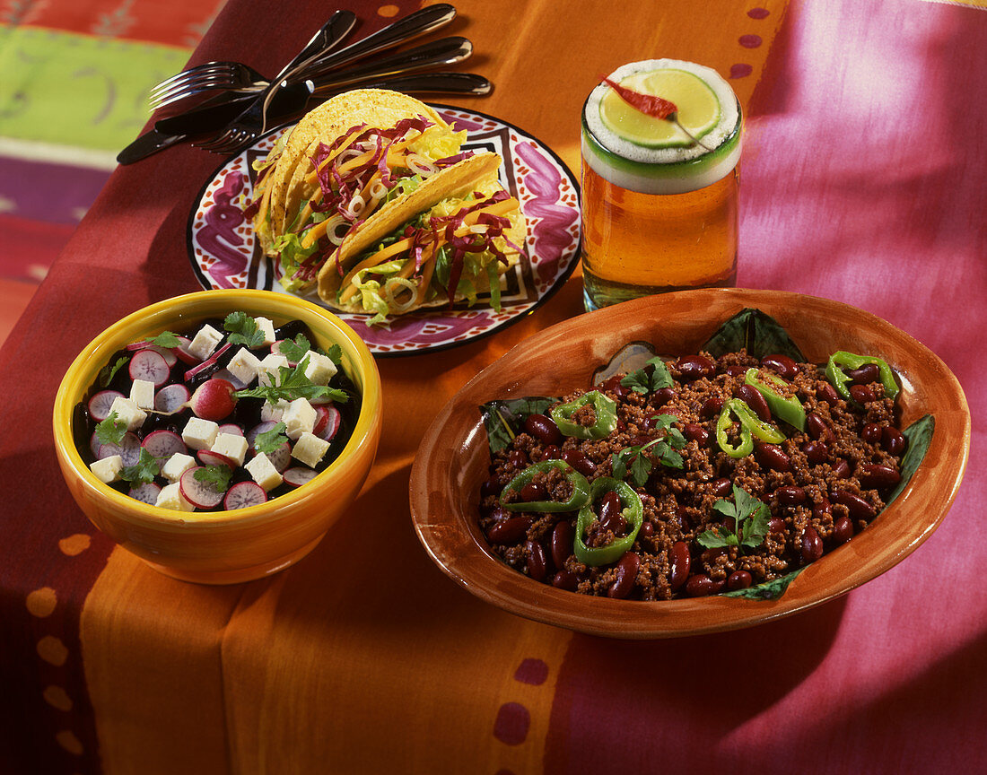 Chilli con carne, tacos and a feta cheese and radish salad (Mexico)