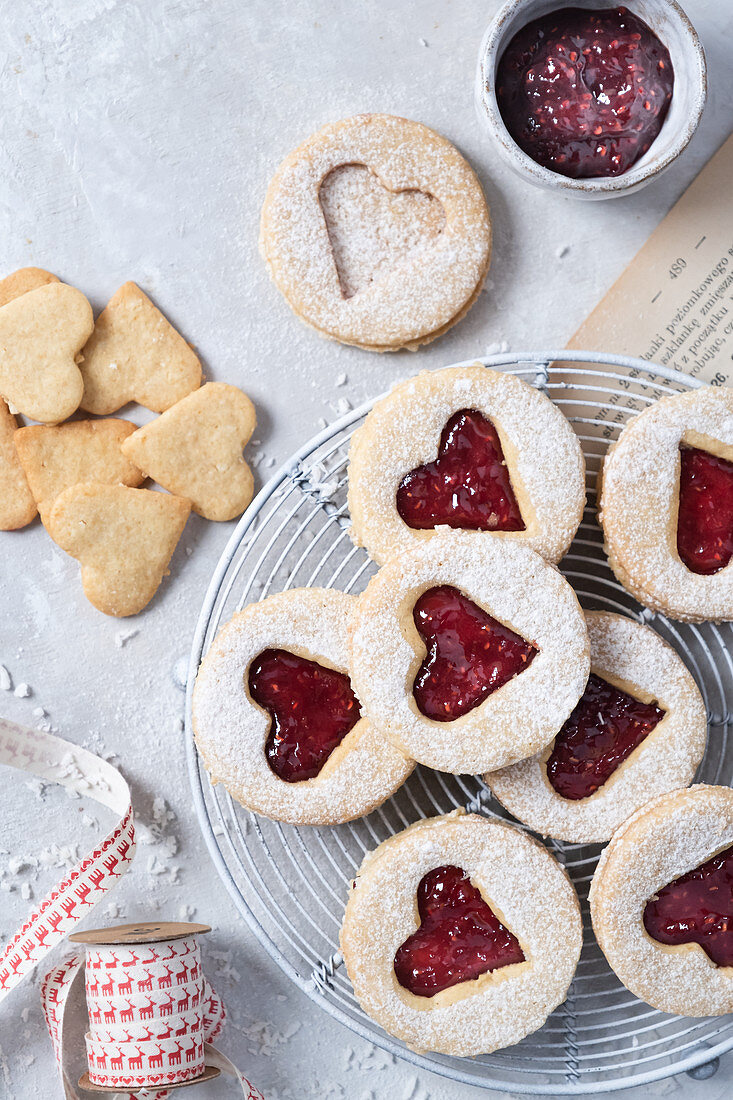 Coconut cookies with jam sweetened with tagatose