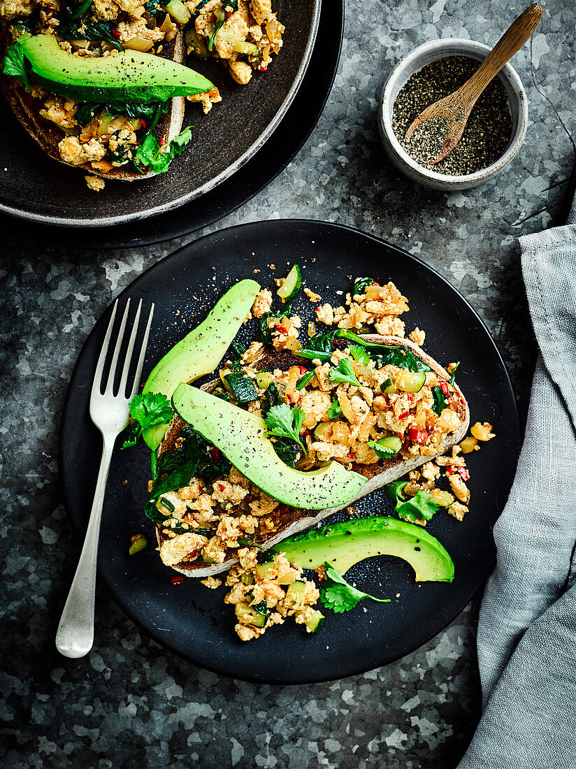 Californian tofu scramble with avocado