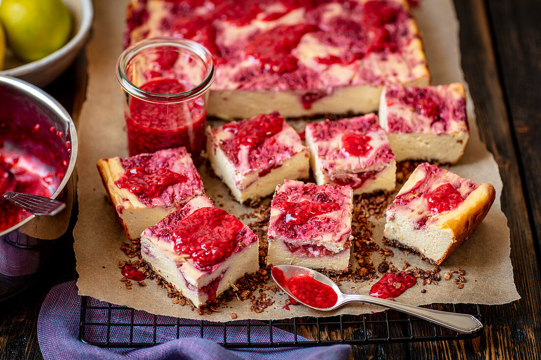 Cheesecake with raspberries