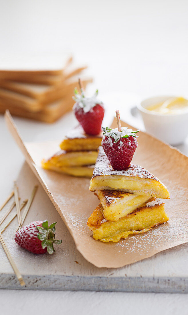 Vanillecreme-Sandwiches mit Erdbeeren