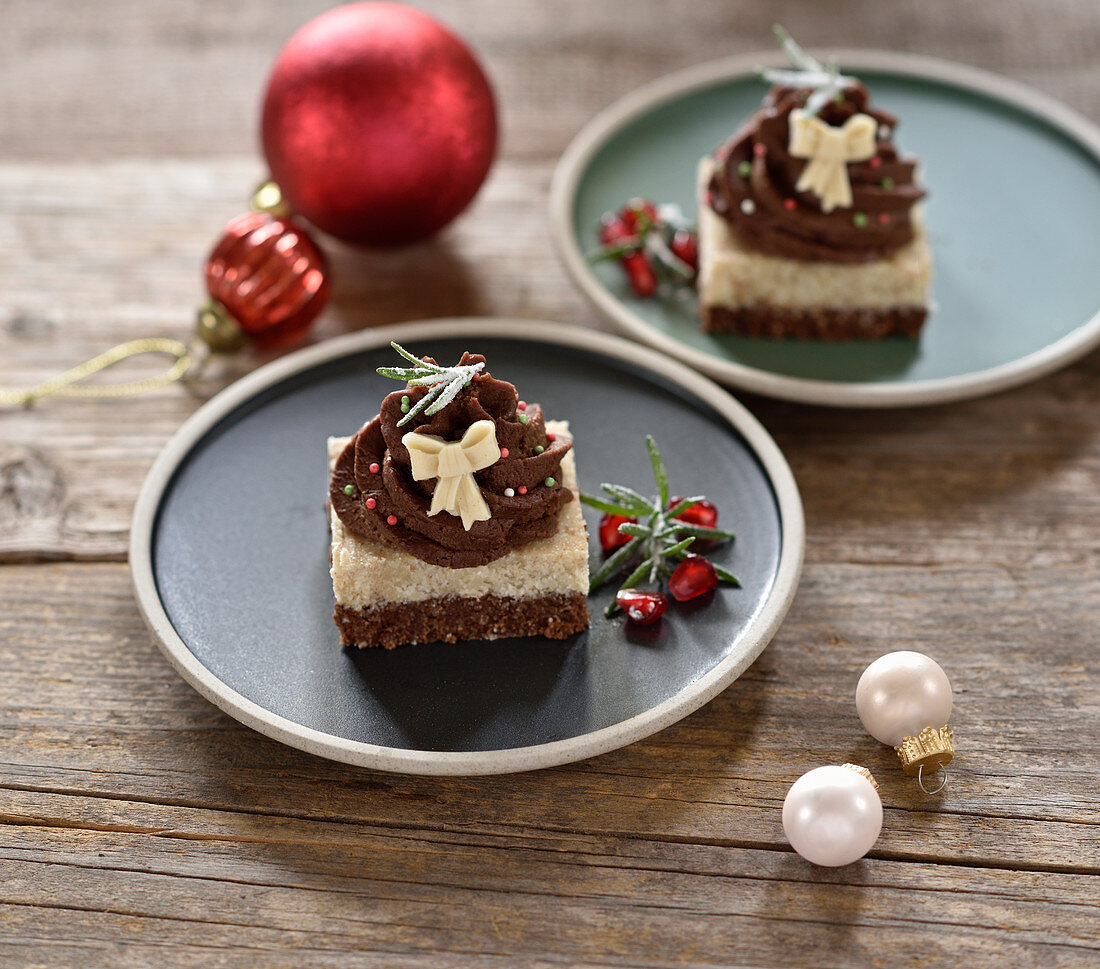 Raw vegan hazelnut chocolate tarts for Christmas