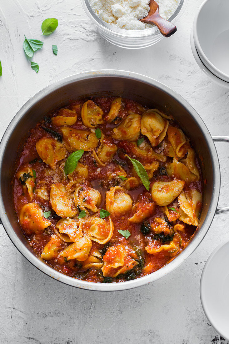 Tortellini with tomato sauce