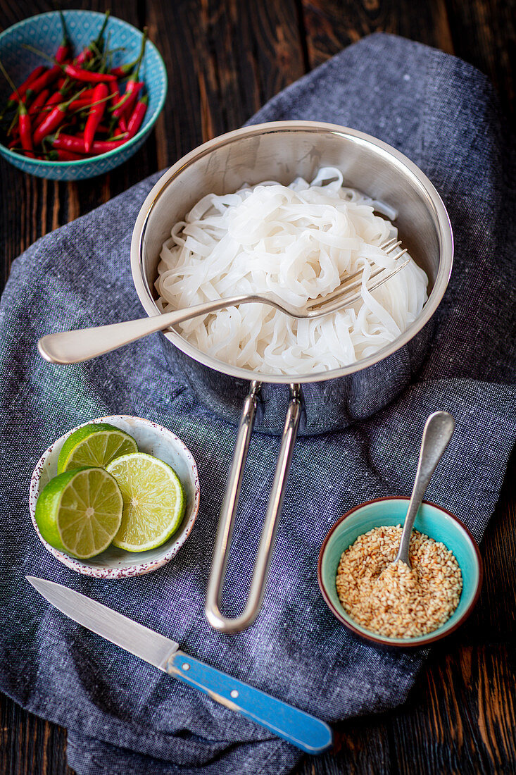 Cooked rice noodles