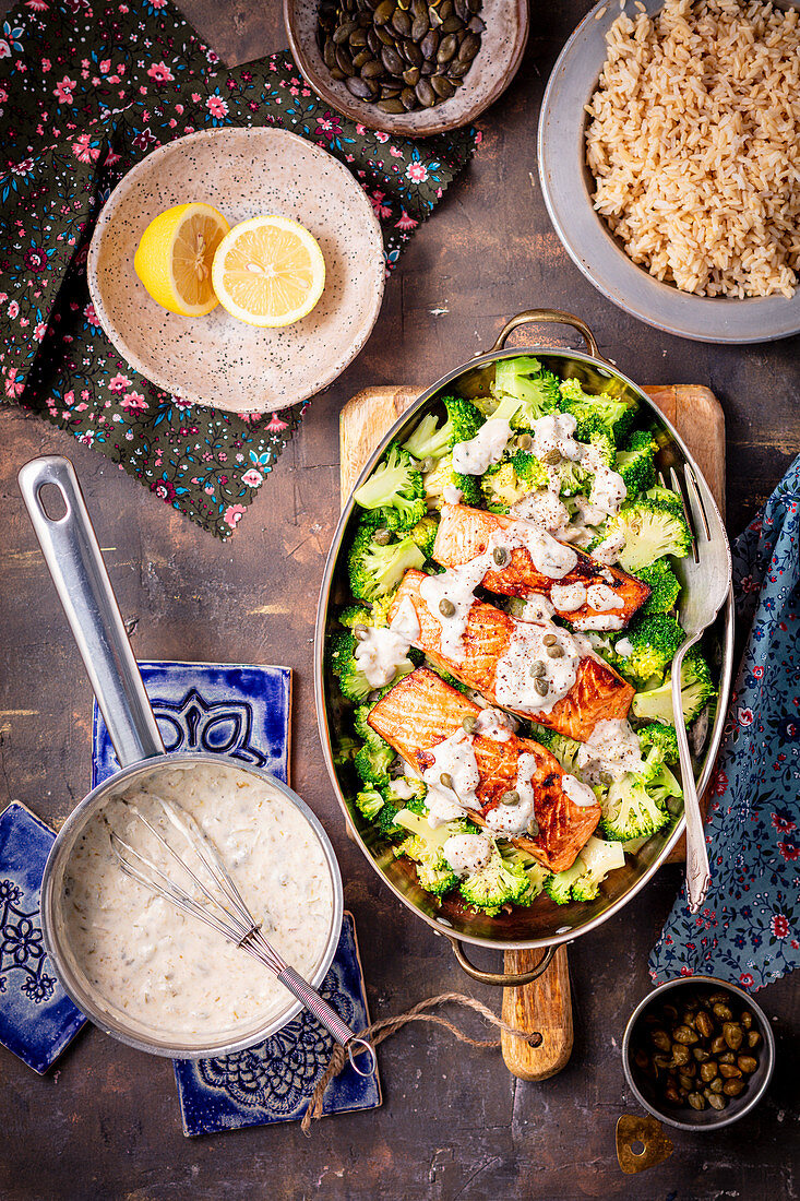 Lachs mit Brokkoli-Kapern-Sauce