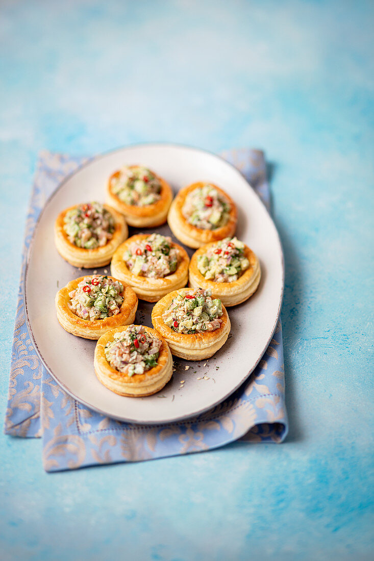 Vol-au-vents with salmon, avo and cream cheese salad