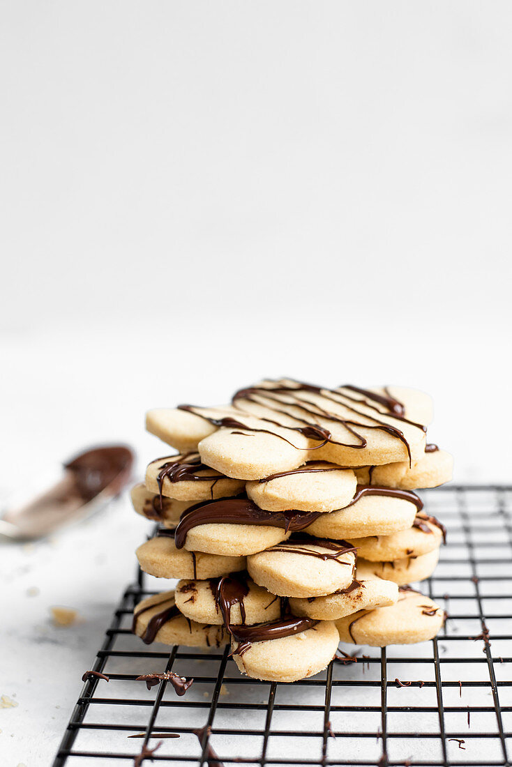 Chocolate Drizzled Shortbread Biscuits0