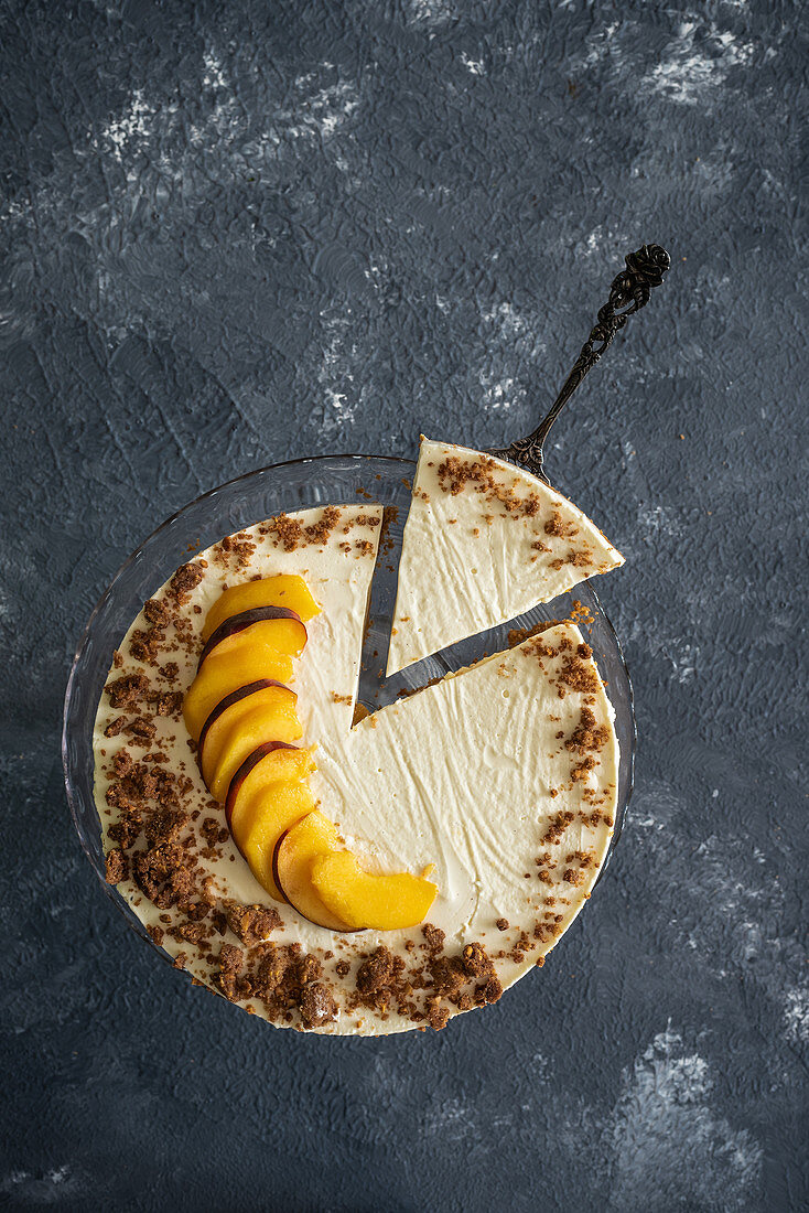 Cheesecake with peaches and streusel, sliced