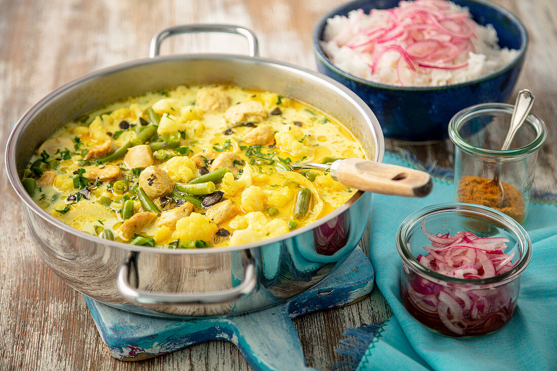 Hähnchencurry mit grünen Bohnen und Blumenkohl