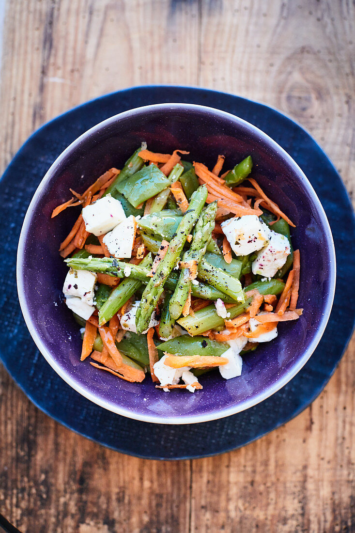 Green asparagus salad with feta