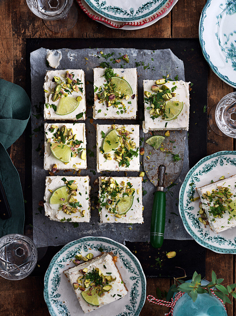 Cheescake with nuts, lime and pistachios