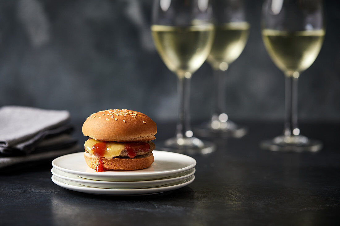 Mini-Slider mit Käse und Ketchup