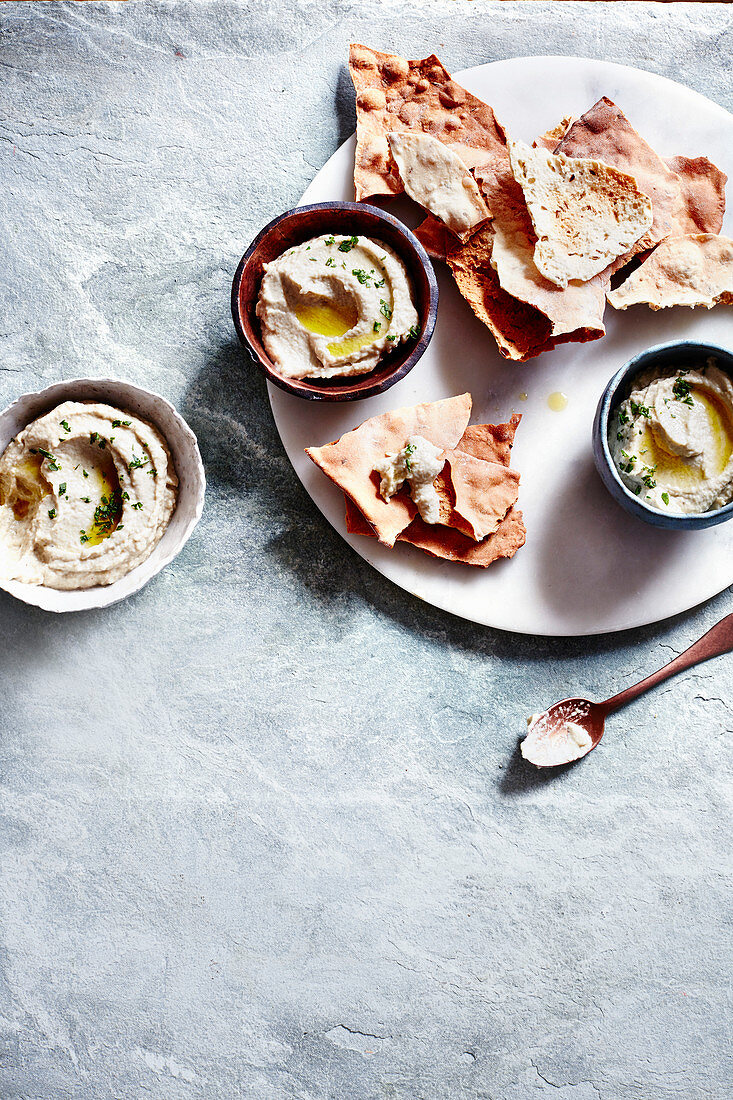 Baba ganoush with cumin crispbreads