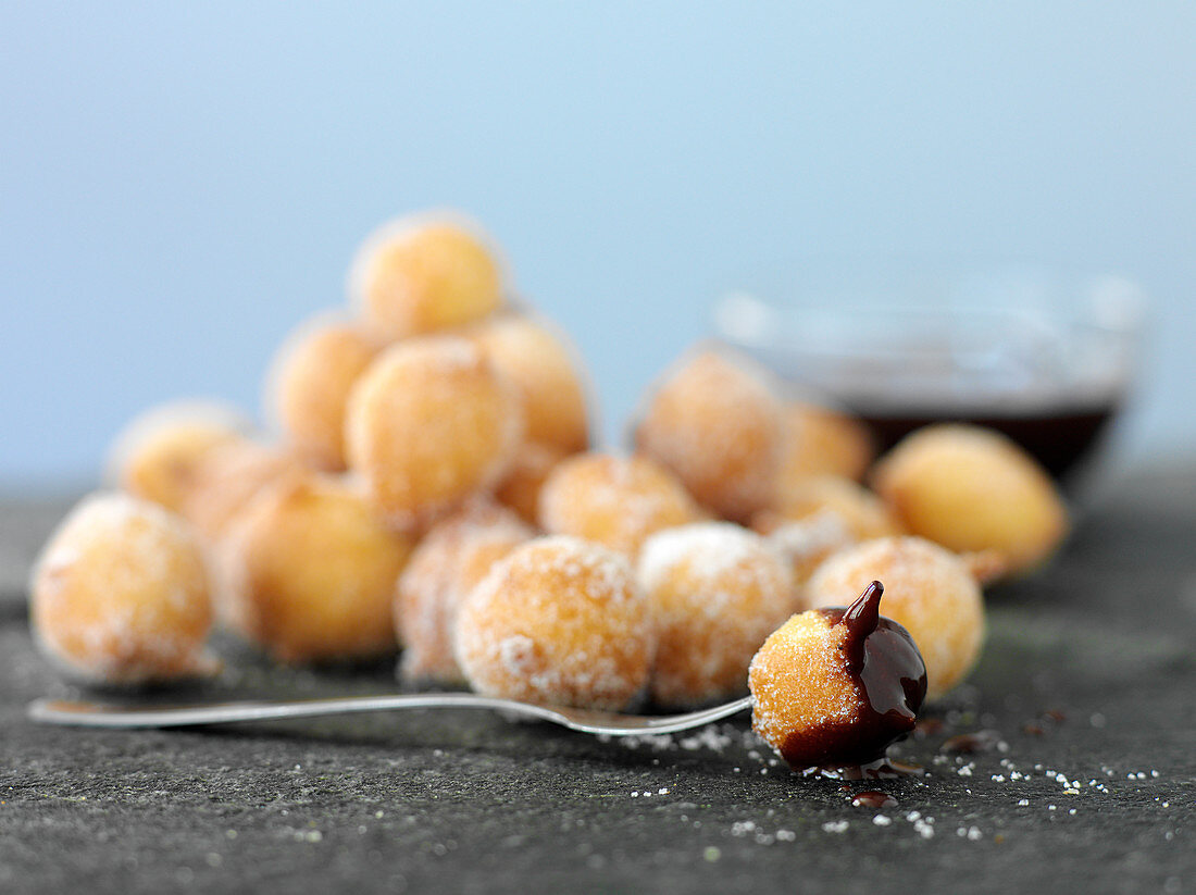 Donuts mit Schokoladensauce