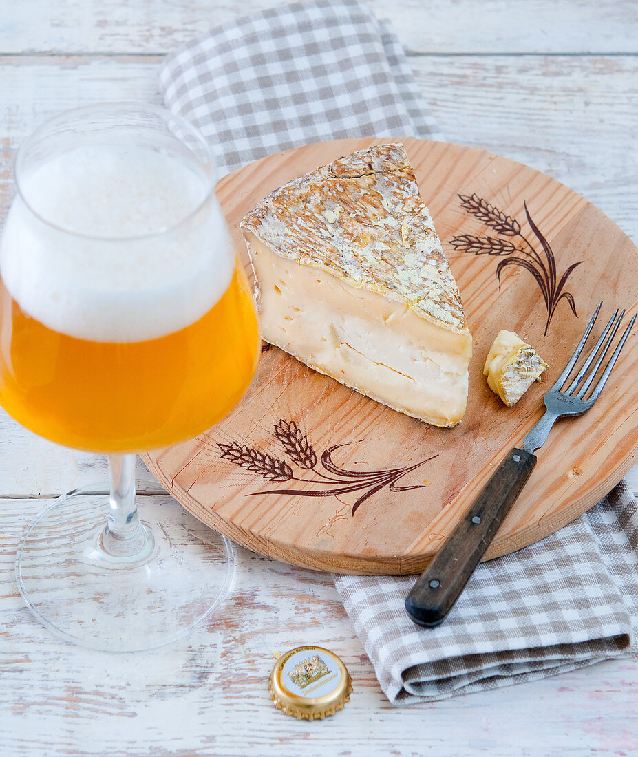 Rohmilchkäse und Bier